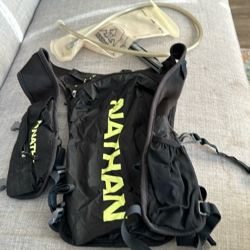 Nathan QuickStart 4L hydration/running vest
